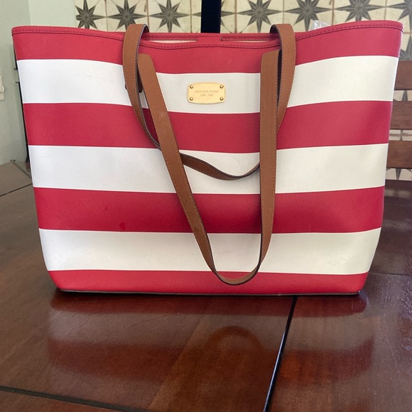 Michael Kors Handbags - Michael Kors large tote EUC